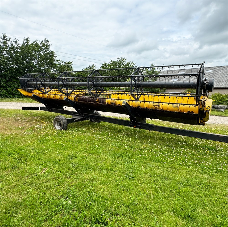 New Holland 30 X - Kombajn: slika 3 New Holland 30 X - Kombajn: slika 3