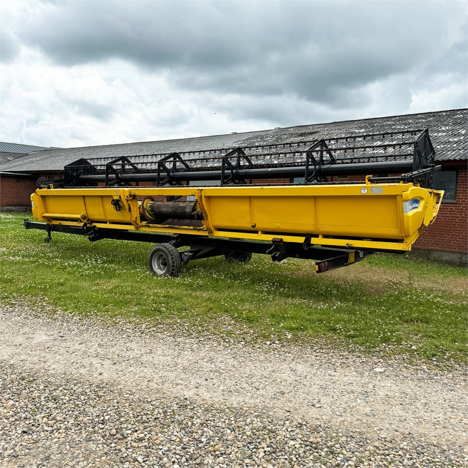 New Holland 30 X - Kombajn: slika 2 New Holland 30 X - Kombajn: slika 2