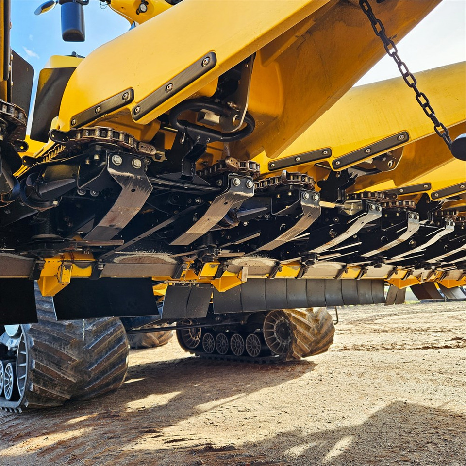 New Holland F8 - Kombajn: slika 5 New Holland F8 - Kombajn: slika 5