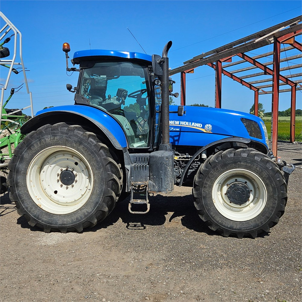New Holland T7.235 Power Command - Traktor: slika 2 New Holland T7.235 Power Command - Traktor: slika 2