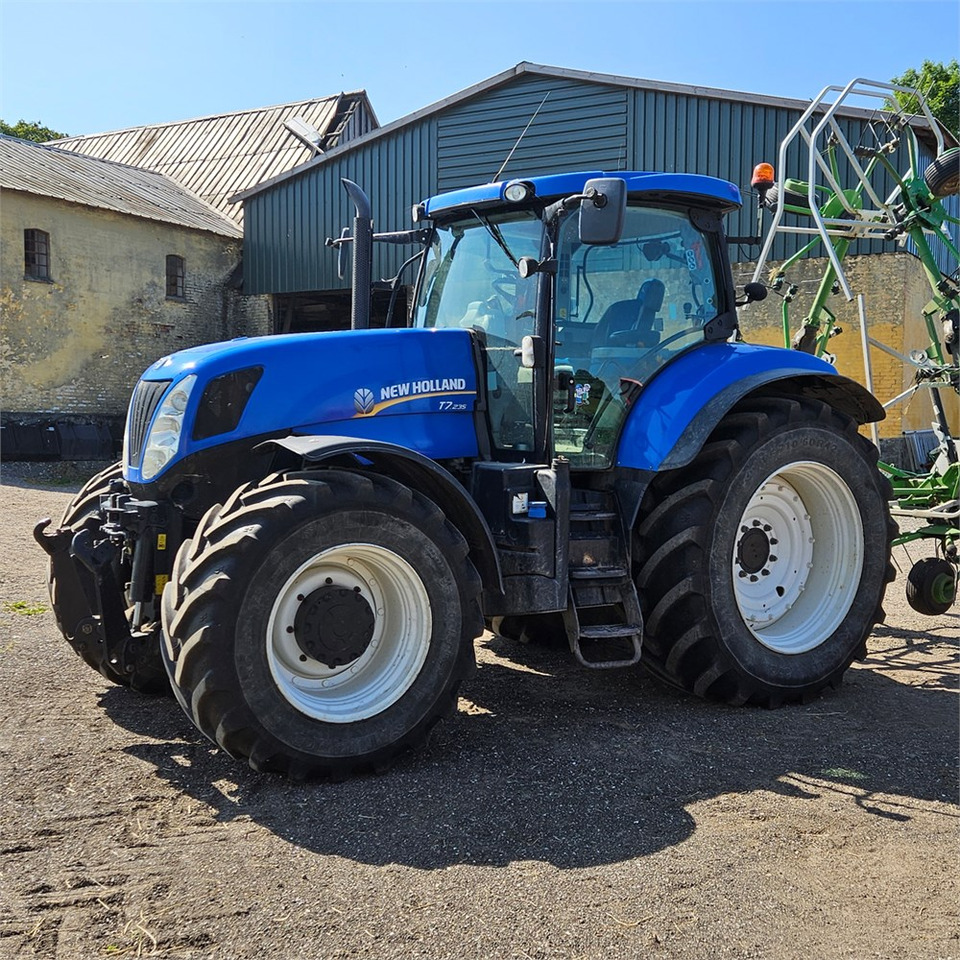 New Holland T7.235 Power Command - Traktor: slika 5 New Holland T7.235 Power Command - Traktor: slika 5