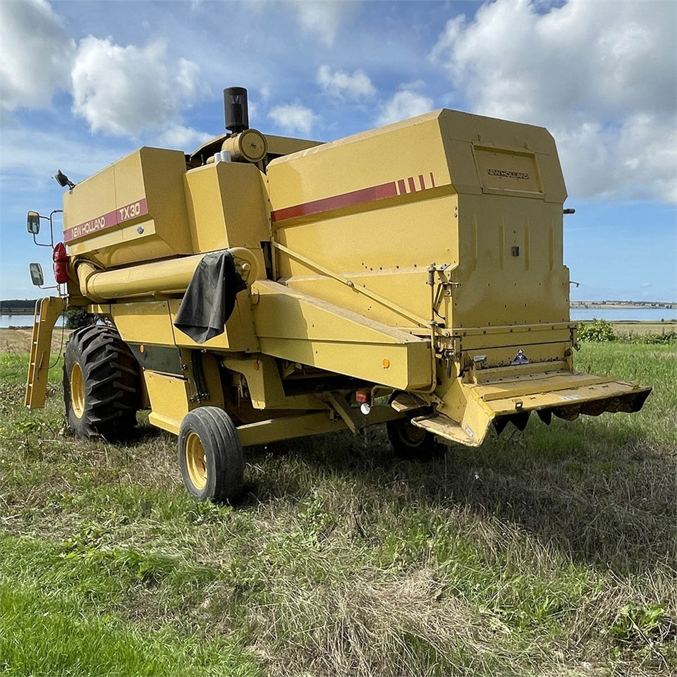 New Holland TX 30 - Kombajn harvester: slika 5 New Holland TX 30 - Kombajn harvester: slika 5