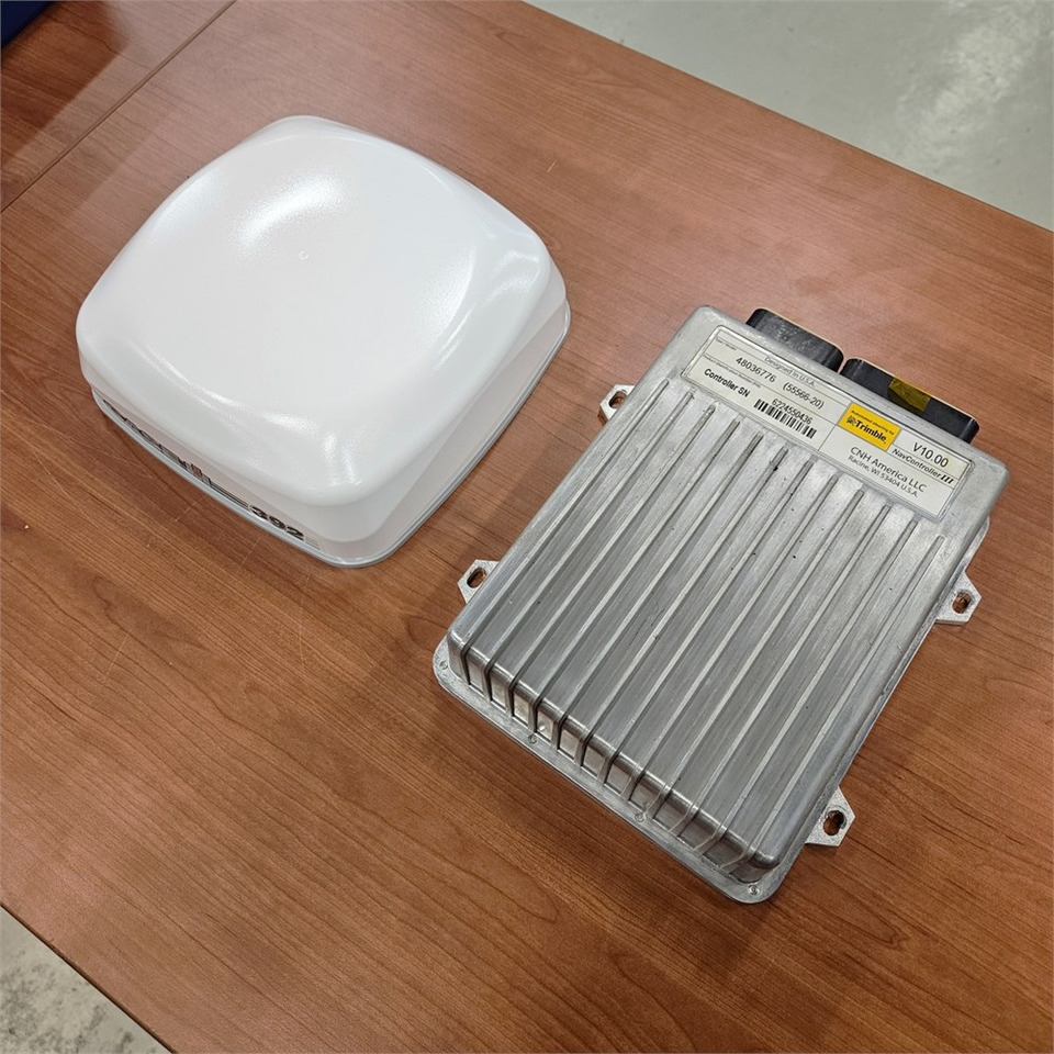 Trimble Nav-900 III receiver and controller type: 48036776 - Traktor: slika 1 Trimble Nav-900 III receiver and controller type: 48036776 - Traktor: slika 1