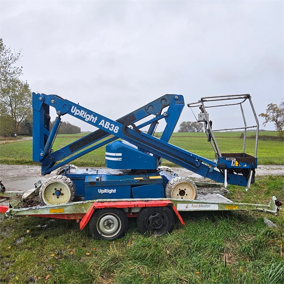 UpRight AB38 - Zglobna dvižna ploščad: slika 3 UpRight AB38 - Zglobna dvižna ploščad: slika 3