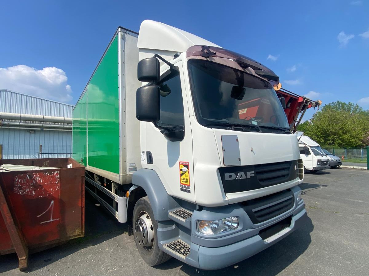 DAF LF 55.220 - Tovornjak zabojnik: slika 2 DAF LF 55.220 - Tovornjak zabojnik: slika 2