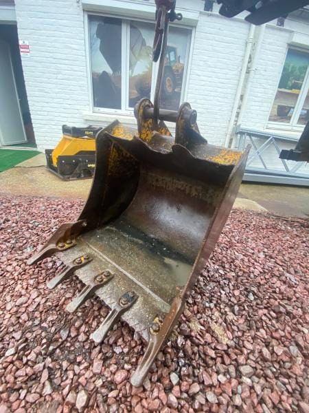 JCB LOT 3 GODETS CURAGE ET TERRASSEMENT 1M50/80CM/60CM - Žlica za bager za Gradbeni stroj: slika 4 JCB LOT 3 GODETS CURAGE ET TERRASSEMENT 1M50/80CM/60CM - Žlica za bager za Gradbeni stroj: slika 4