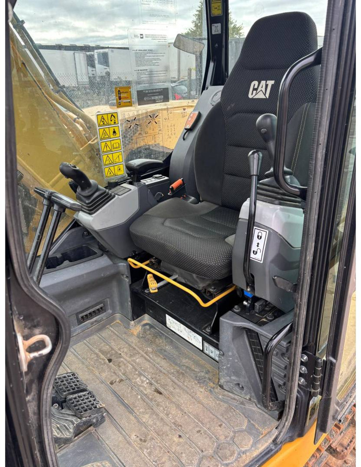 Bager goseničar CAT 307.5: slika 23