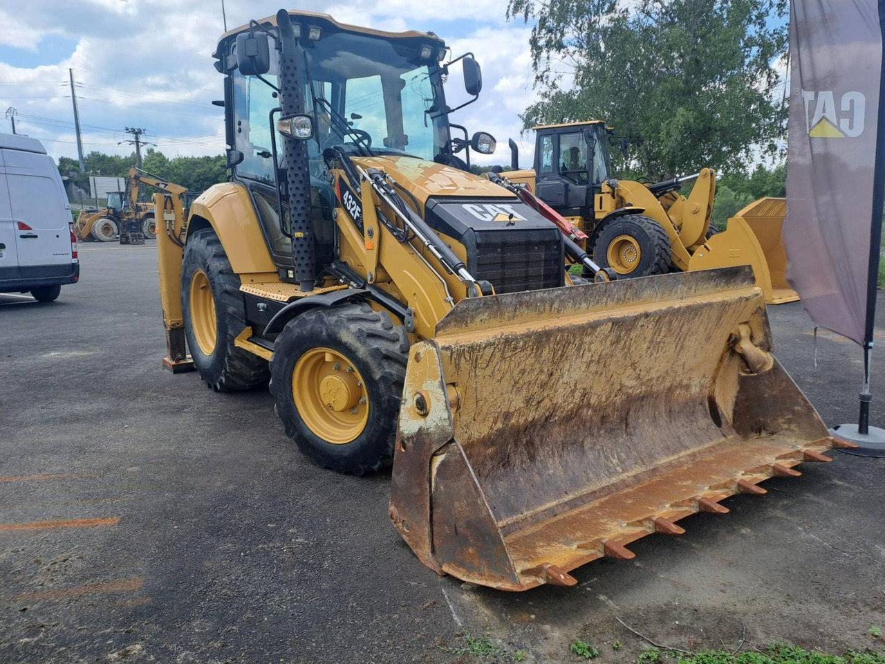 CAT 432F2 - Bager nakladalec: slika 2 CAT 432F2 - Bager nakladalec: slika 2