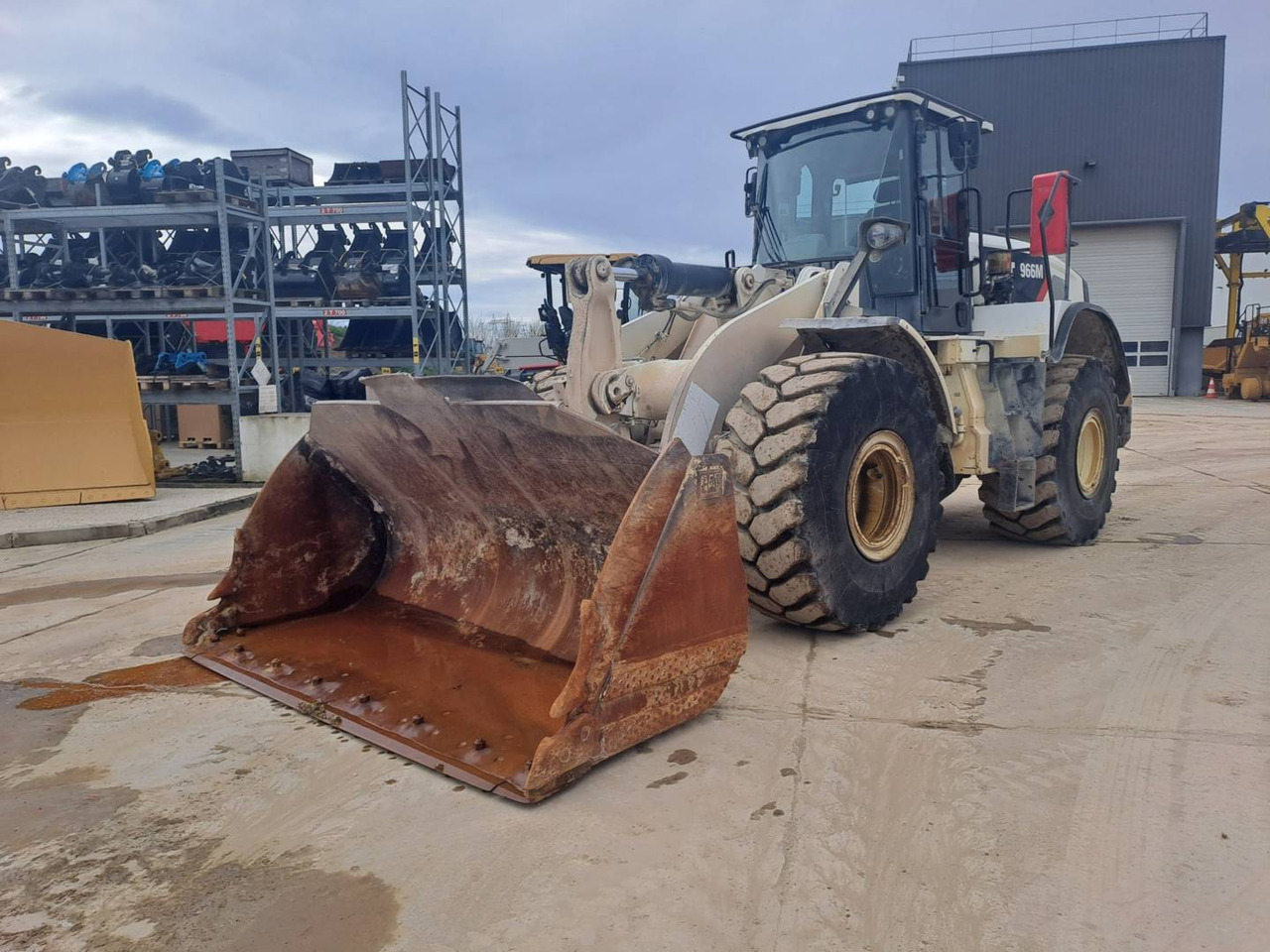 CAT 966M - Kolesni nakladalec: slika 2 CAT 966M - Kolesni nakladalec: slika 2