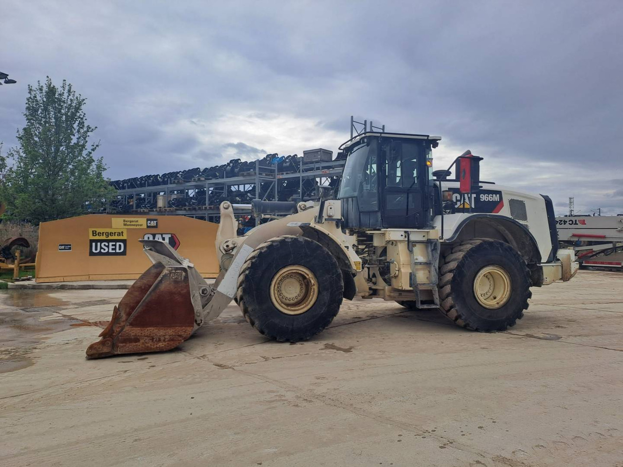 CAT 966M - Kolesni nakladalec: slika 1 CAT 966M - Kolesni nakladalec: slika 1