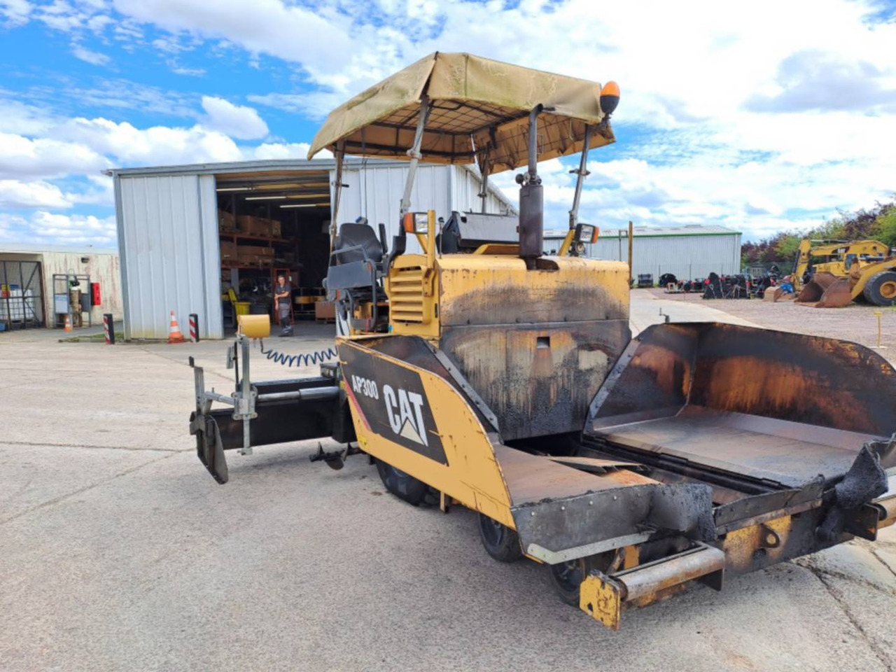 CAT AP300 - Asfaltni finišer: slika 2 CAT AP300 - Asfaltni finišer: slika 2