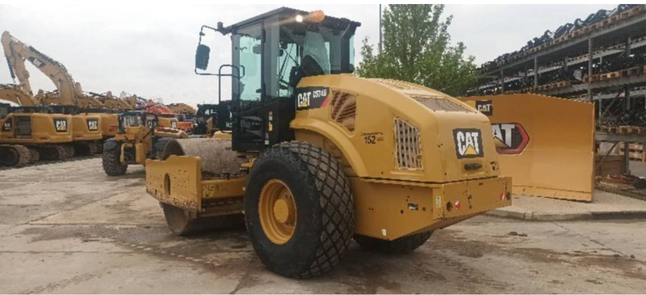 CAT CS74B 4F - Kompaktor: slika 2 CAT CS74B 4F - Kompaktor: slika 2
