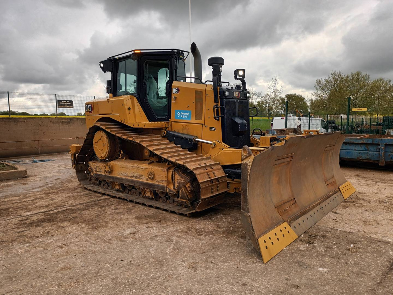 CAT D6 VPAT - Buldožer: slika 2 CAT D6 VPAT - Buldožer: slika 2