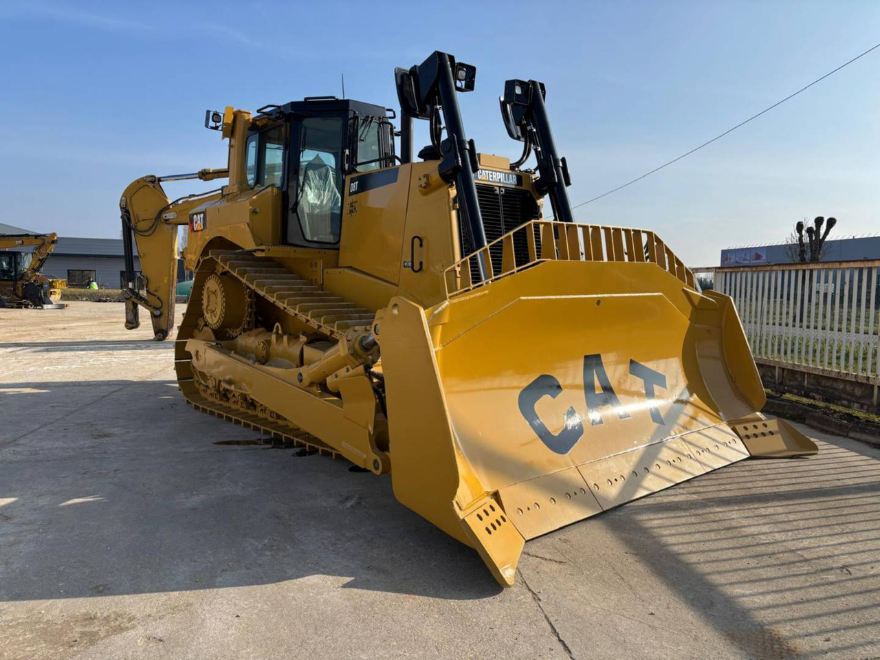 CAT D8T - Buldožer: slika 1 CAT D8T - Buldožer: slika 1