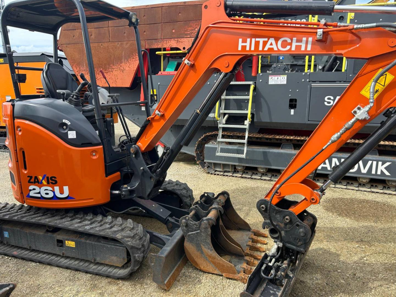 HITACHI ZX26U-6 - Bager goseničar: slika 2 HITACHI ZX26U-6 - Bager goseničar: slika 2