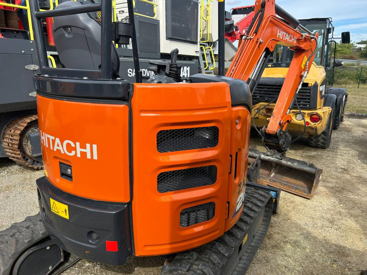 HITACHI ZX26U-6 - Bager goseničar: slika 3 HITACHI ZX26U-6 - Bager goseničar: slika 3