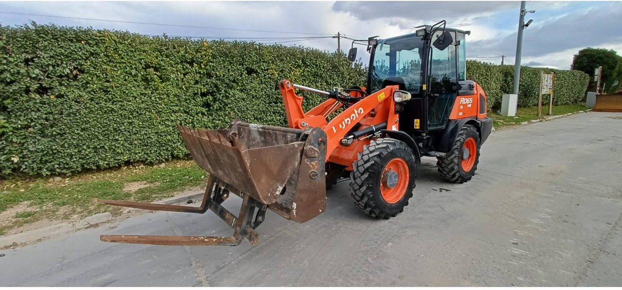 KUBOTA TRACTOR CORPORATION R065 - Kolesni nakladalec: slika 1 KUBOTA TRACTOR CORPORATION R065 - Kolesni nakladalec: slika 1