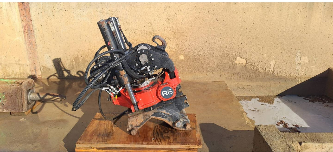ROTOTILT R6/ROTOTILT/CW40S - Tiltrotator: slika 1 ROTOTILT R6/ROTOTILT/CW40S - Tiltrotator: slika 1
