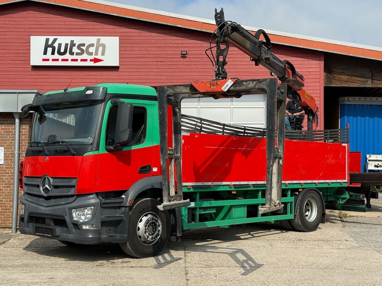 Mercedes-Benz Antos 1832L mit Palfinger PK 12001L Heckkran - Tovornjak s kesonom, Tovornjak z dvigalom: slika 1 Mercedes-Benz Antos 1832L mit Palfinger PK 12001L Heckkran - Tovornjak s kesonom, Tovornjak z dvigalom: slika 1