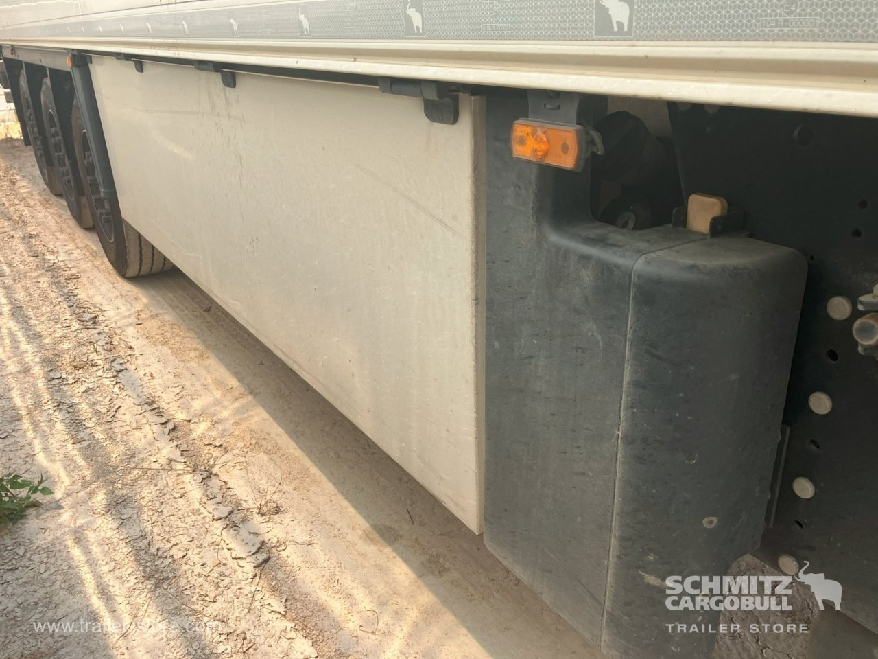 SCHMITZ Semiremolque Frigo Standard Double deck - Izotermična polprikolica: slika 2 SCHMITZ Semiremolque Frigo Standard Double deck - Izotermična polprikolica: slika 2