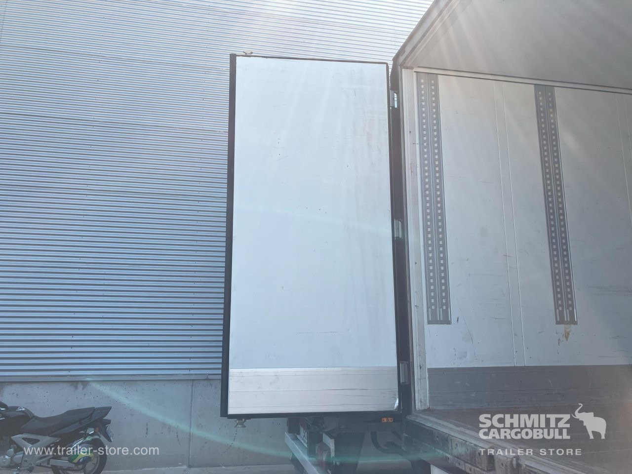 SCHMITZ Semiremolque Frigo Standard Double deck - Izotermična polprikolica: slika 2 SCHMITZ Semiremolque Frigo Standard Double deck - Izotermična polprikolica: slika 2