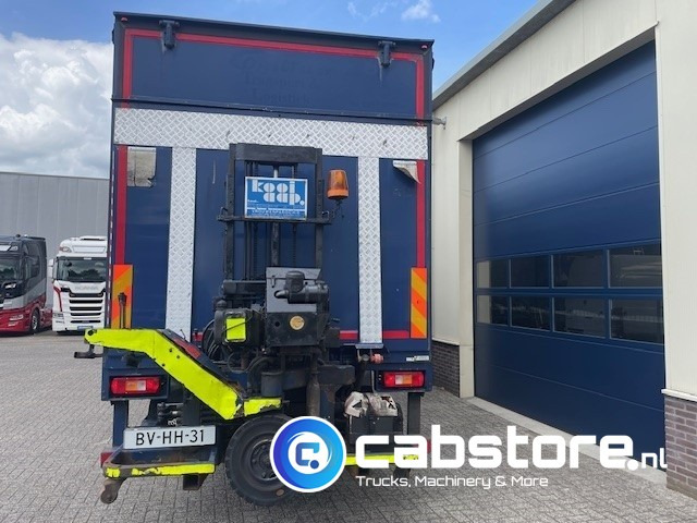Volvo FM9 4X2R FAL9.0 RAD-A4 Volvo FM300 4x2 Euro 5 bakwagen - Schuifzeilen - Laadklep 2000 kg - Bouwjaar 2008 - Kooi-Aap heftruck - Tovornjak zabojnik: slika 4 Volvo FM9 4X2R FAL9.0 RAD-A4 Volvo FM300 4x2 Euro 5 bakwagen - Schuifzeilen - Laadklep 2000 kg - Bouwjaar 2008 - Kooi-Aap heftruck - Tovornjak zabojnik: slika 4