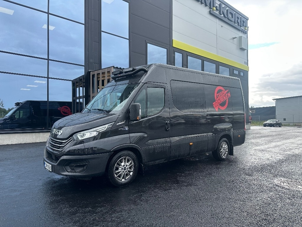 Iveco Daily 35S16A8 1+5 hlö retkeilyauto - Furgon: slika 1 Iveco Daily 35S16A8 1+5 hlö retkeilyauto - Furgon: slika 1