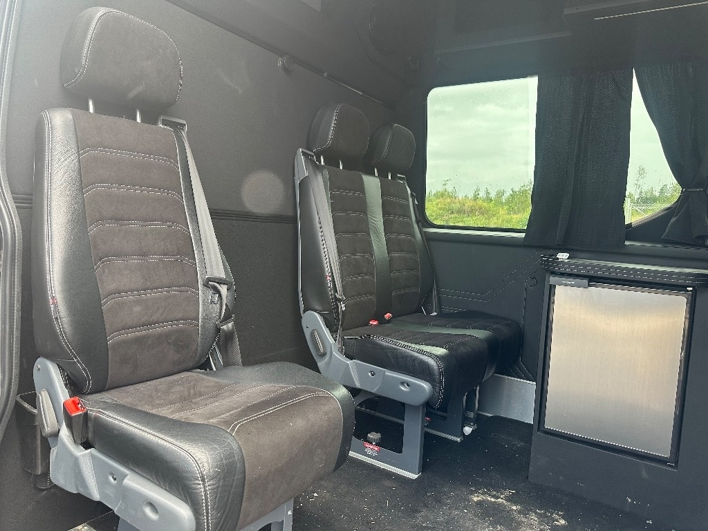 Iveco Daily 35S16A8 1+5 hlö retkeilyauto - Furgon: slika 5 Iveco Daily 35S16A8 1+5 hlö retkeilyauto - Furgon: slika 5