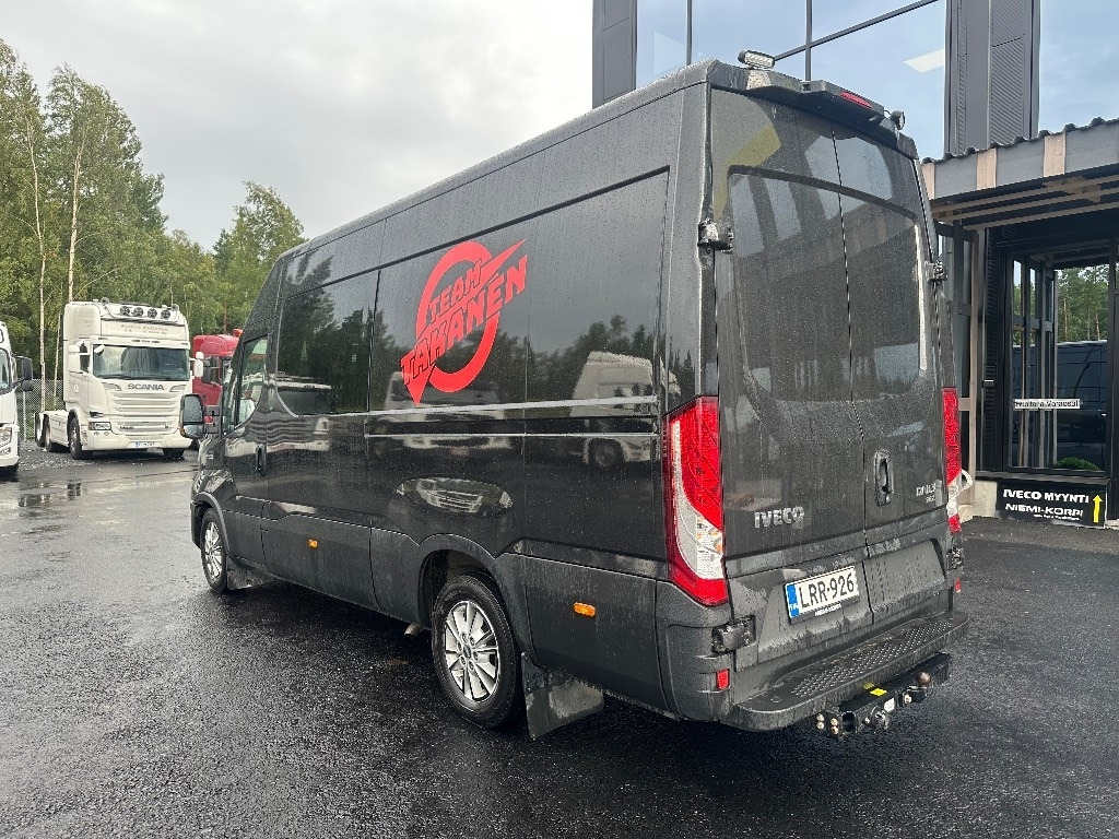 Iveco Daily 35S16A8 1+5 hlö retkeilyauto - Furgon: slika 4 Iveco Daily 35S16A8 1+5 hlö retkeilyauto - Furgon: slika 4
