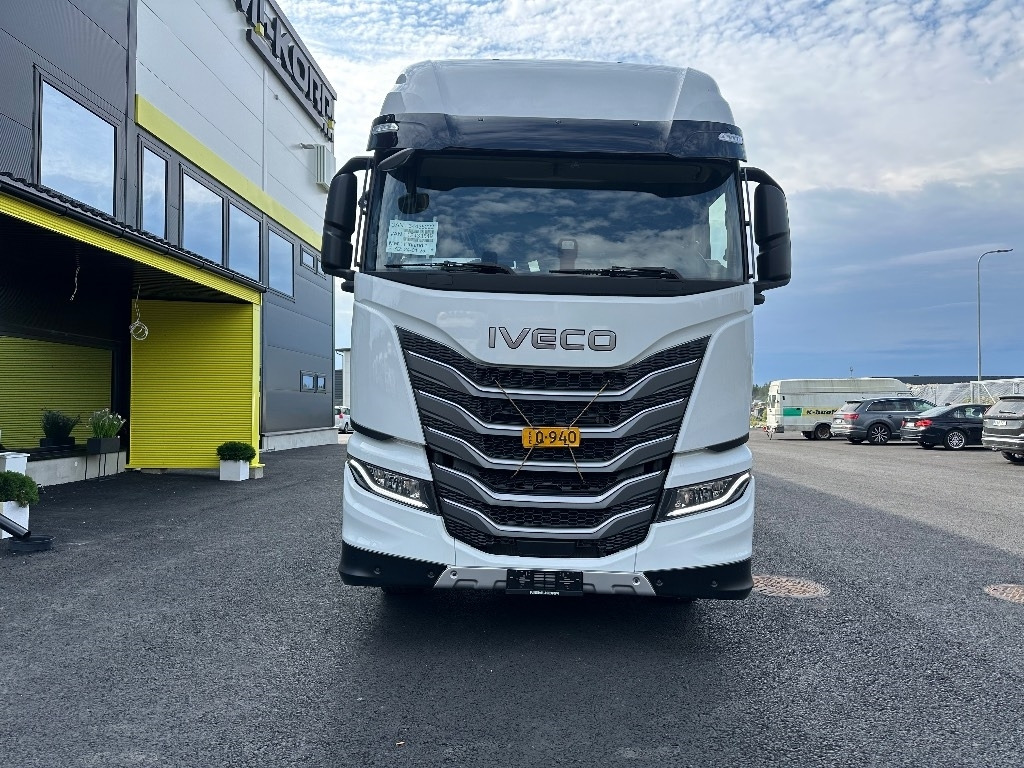 Iveco S-Way AS26S50 NP 2xLNG 6x2*4 - Tovornjak-šasija: slika 2 Iveco S-Way AS26S50 NP 2xLNG 6x2*4 - Tovornjak-šasija: slika 2