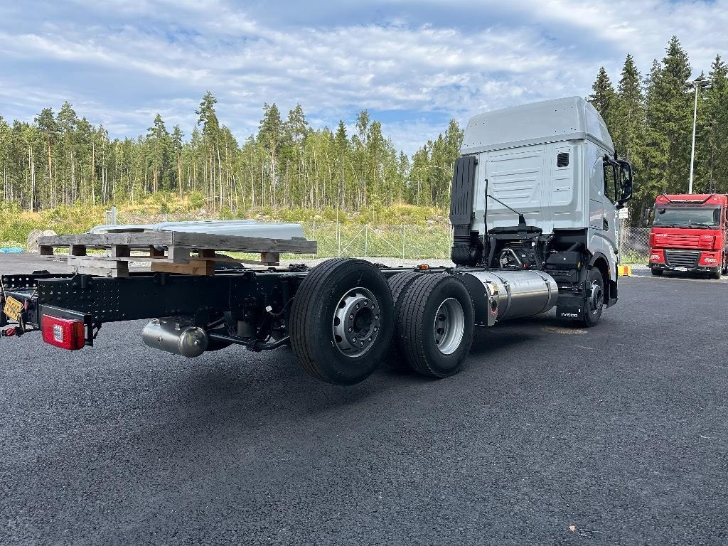 Iveco S-Way AS26S50 NP 2xLNG 6x2*4 - Tovornjak-šasija: slika 4 Iveco S-Way AS26S50 NP 2xLNG 6x2*4 - Tovornjak-šasija: slika 4