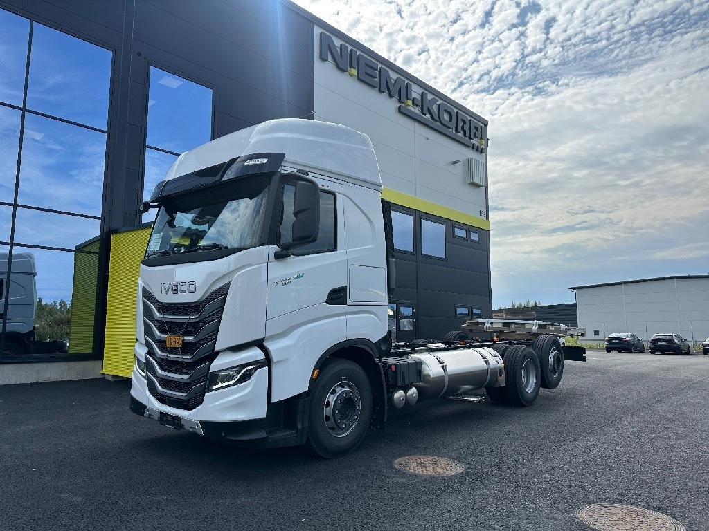 Iveco S-Way AS26S50 NP 2xLNG 6x2*4 - Tovornjak-šasija: slika 1 Iveco S-Way AS26S50 NP 2xLNG 6x2*4 - Tovornjak-šasija: slika 1