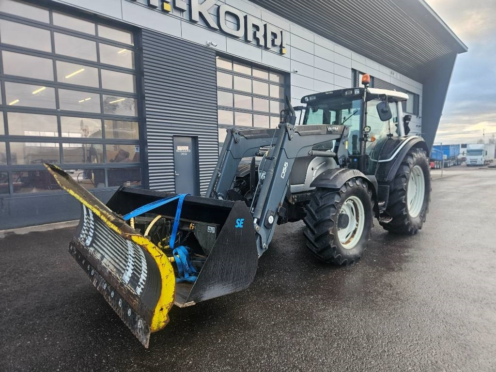 Valtra N121 HT ,53kmh, trukkipiikit, kauha, aura  - Traktor: slika 2 Valtra N121 HT ,53kmh, trukkipiikit, kauha, aura  - Traktor: slika 2