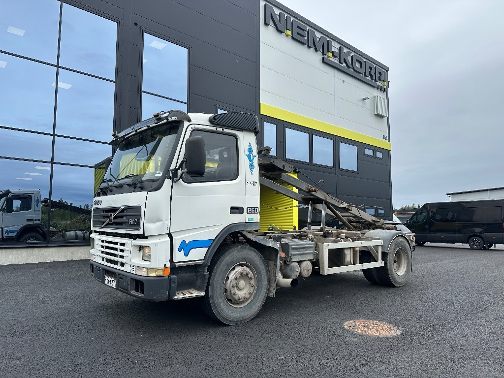 Volvo FM7 4x2 vaijerilaitteilla - Komunalni tovornjak: slika 1 Volvo FM7 4x2 vaijerilaitteilla - Komunalni tovornjak: slika 1