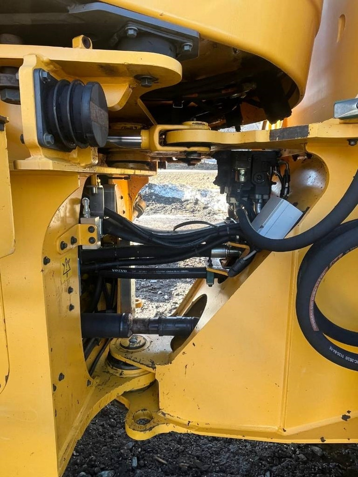 Volvo L 110 F - Kolesni nakladalec: slika 5 Volvo L 110 F - Kolesni nakladalec: slika 5