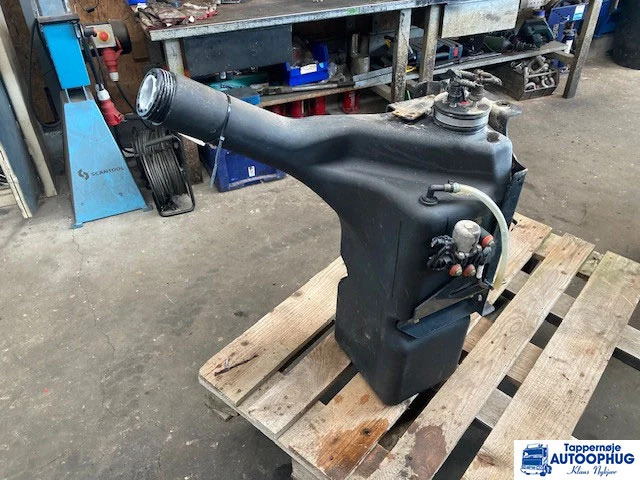 MAN Adblue – Urea tank MAN 81.15400-6185 - AdBlue rezervoar za Tovornjak: slika 2 MAN Adblue – Urea tank MAN 81.15400-6185 - AdBlue rezervoar za Tovornjak: slika 2