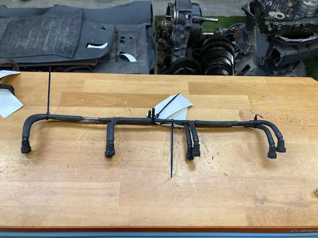 Scania Bleed pipe – Scania 2218435 - Motor in deli za Tovornjak: slika 1 Scania Bleed pipe – Scania 2218435 - Motor in deli za Tovornjak: slika 1