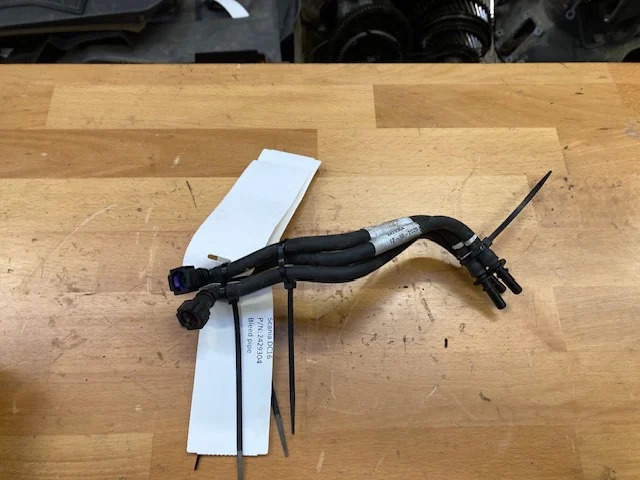 Scania Bleed pipe – Scania 2429304 - Motor in deli za Tovornjak: slika 1 Scania Bleed pipe – Scania 2429304 - Motor in deli za Tovornjak: slika 1