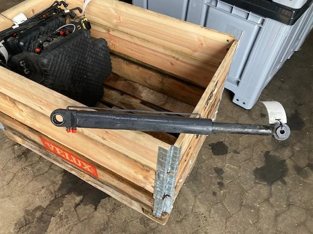 Scania Cab tilt cylinder – Scania 2567559 - Kabina in notranjost za Tovornjak: slika 1 Scania Cab tilt cylinder – Scania 2567559 - Kabina in notranjost za Tovornjak: slika 1