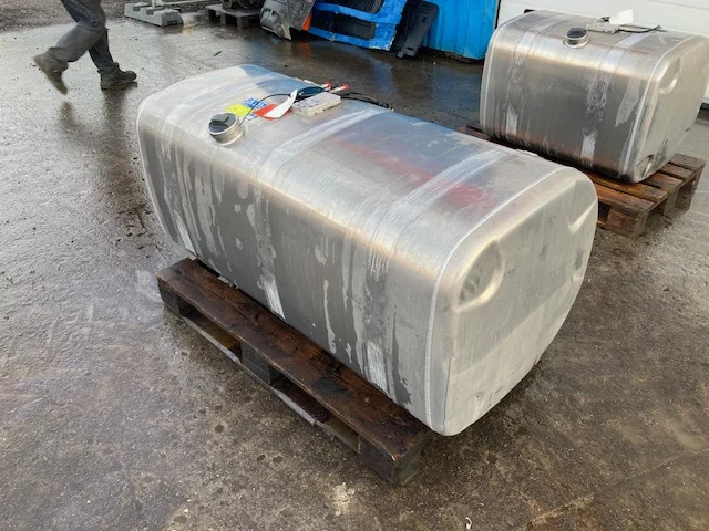 Scania Diesel tank – Scania 2714200 - Rezervoar za gorivo za Tovornjak: slika 1 Scania Diesel tank – Scania 2714200 - Rezervoar za gorivo za Tovornjak: slika 1
