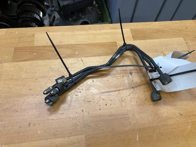 Scania Fuel pipe – Scania 2865663 - Motor in deli za Tovornjak: slika 1 Scania Fuel pipe – Scania 2865663 - Motor in deli za Tovornjak: slika 1