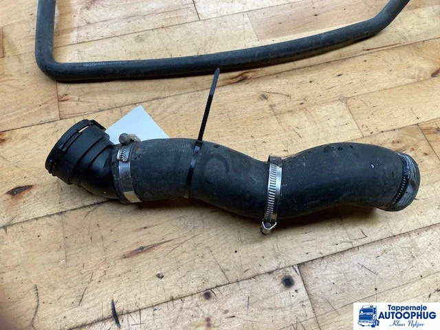 Scania Køler slange Scania 2258815 - Motor in deli za Tovornjak: slika 1 Scania Køler slange Scania 2258815 - Motor in deli za Tovornjak: slika 1