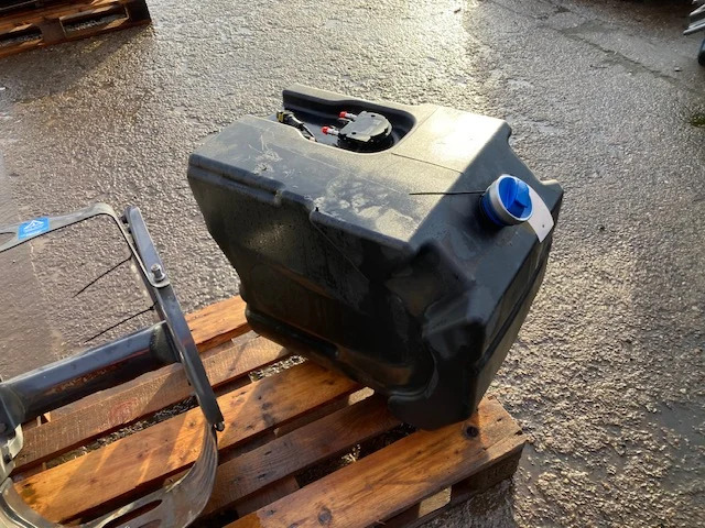 Scania Reductant tank – Scania 2875486 - AdBlue rezervoar za Tovornjak: slika 2 Scania Reductant tank – Scania 2875486 - AdBlue rezervoar za Tovornjak: slika 2
