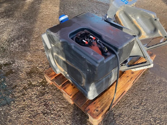 Scania Reductant tank – Scania 2875486 - AdBlue rezervoar za Tovornjak: slika 3 Scania Reductant tank – Scania 2875486 - AdBlue rezervoar za Tovornjak: slika 3