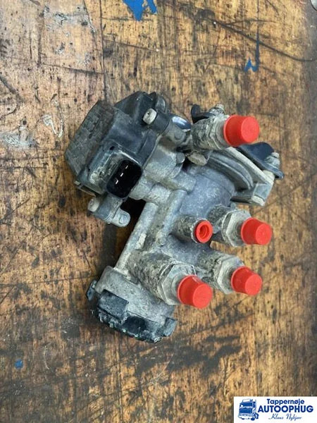 Scania Trailer control module – Scania 2199282 - Električni sistem za Tovornjak: slika 2 Scania Trailer control module – Scania 2199282 - Električni sistem za Tovornjak: slika 2