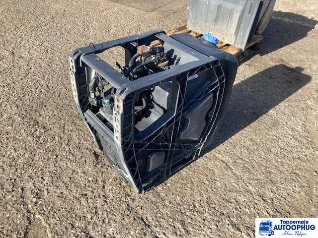 Volvo Adblue tank 21645367 – 23251720 - AdBlue rezervoar za Tovornjak: slika 4 Volvo Adblue tank 21645367 – 23251720 - AdBlue rezervoar za Tovornjak: slika 4