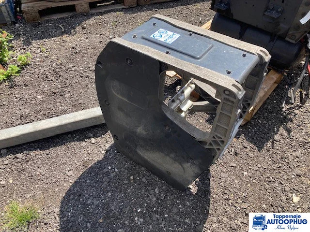 Volvo Adblue tank beslag – Volvo 22080280 – Volvo 22080281 - AdBlue rezervoar za Tovornjak: slika 2 Volvo Adblue tank beslag – Volvo 22080280 – Volvo 22080281 - AdBlue rezervoar za Tovornjak: slika 2