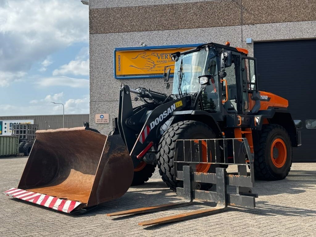 Doosan DEVELON / DOOSAN DL200-7, central lubrication, 202 - Mini nakladalec: slika 1 Doosan DEVELON / DOOSAN DL200-7, central lubrication, 202 - Mini nakladalec: slika 1