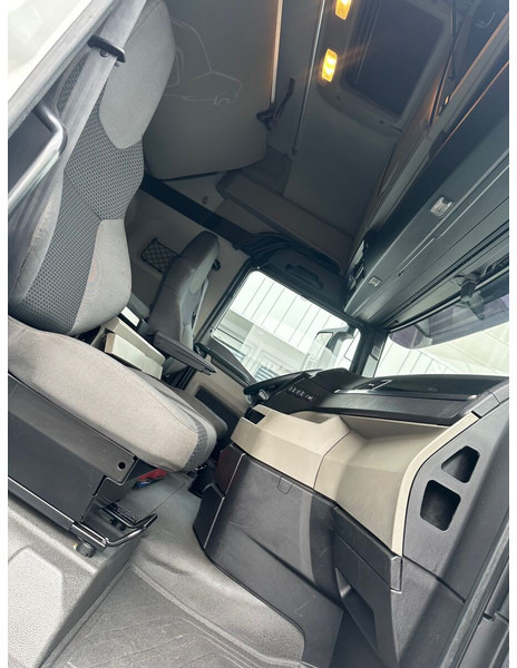 Vlačilec MAN TGX 18.510 4X2 LL SA Intarder Klima ACC: slika 9 Vlačilec MAN TGX 18.510 4X2 LL SA Intarder Klima ACC: slika 9