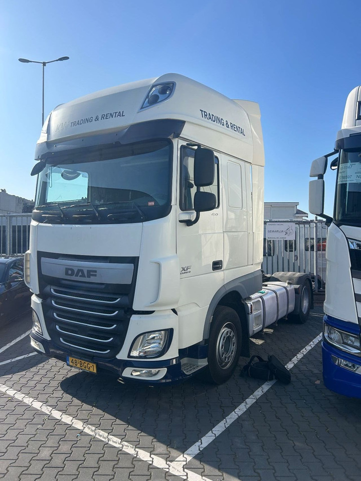 DAF XF 460 XF460 Super Space Cab - Vlačilec: slika 1 DAF XF 460 XF460 Super Space Cab - Vlačilec: slika 1